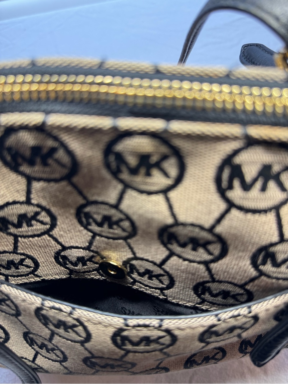 Michael Kors Jet Set East/West Tote Bag in Signature Tan and Black Fabric - Picture 7 of 12